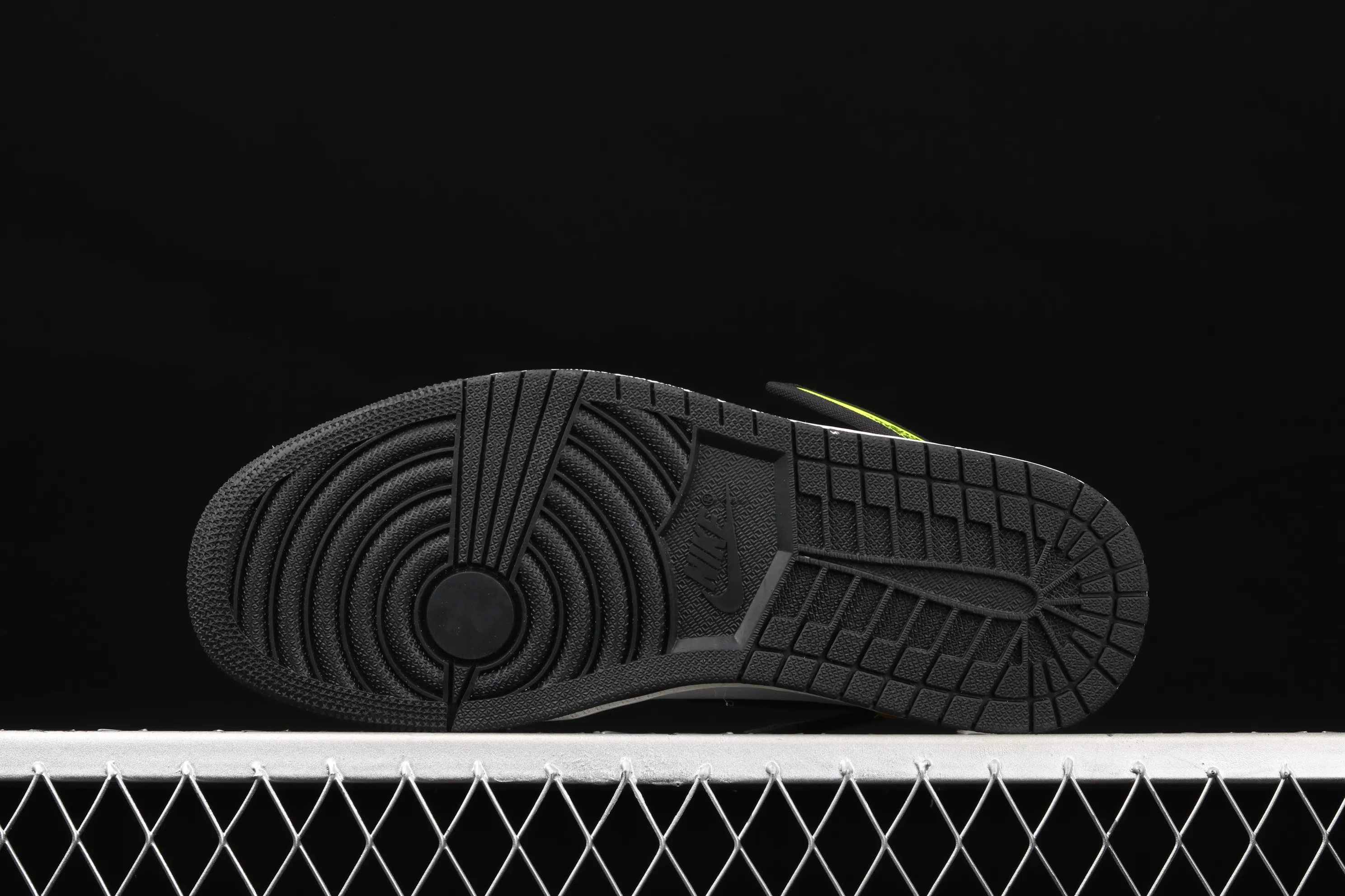 All categories Air Jordan Jordan series basketball shoes Air Jordan 1 High H version Air Jordan 1 Retro High OG AJ1 Joe 1 fluorescent yellow green Gaobang basketball shoes 555088-118